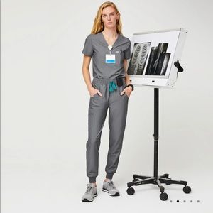 FIGs Catarina One Pocket Scrub Top